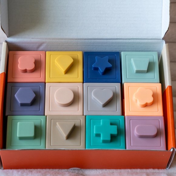 Silicone Interlocking Building Blocks - Picture 4 of 7